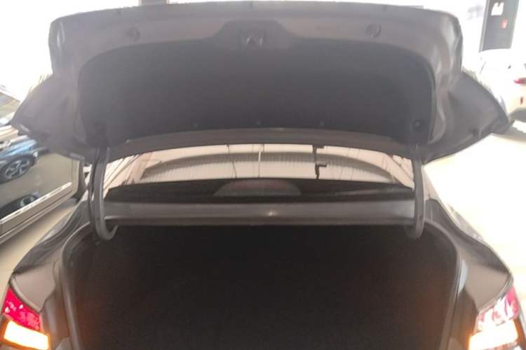 Used Hyundai Elantra 2022 1.5L CVT GLX Elite Edition Trunk