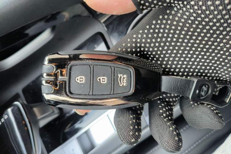 Used Hyundai Elantra 2022 1.5L CVT LUX Prestige Edition Vehicle Key