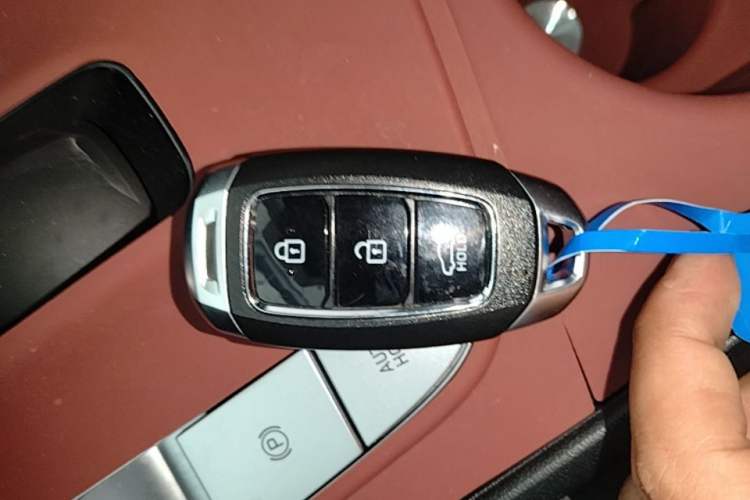Used Hyundai Elantra 2022 1.5L CVT GLX Elite Edition Vehicle Key