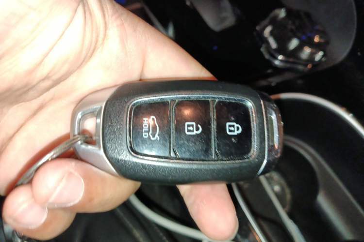 Used Hyundai Elantra 2022 1.5L CVT LUX Prestige Edition Vehicle Key