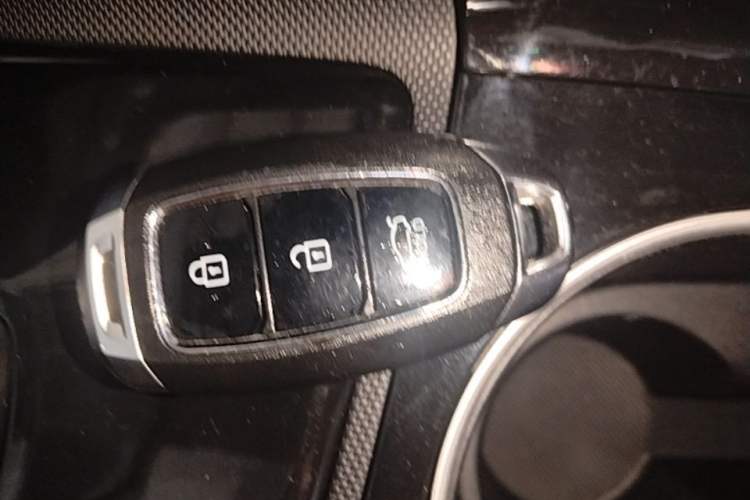 Used Hyundai Elantra 2022 1.5L CVT GLX Elite Edition Vehicle Key