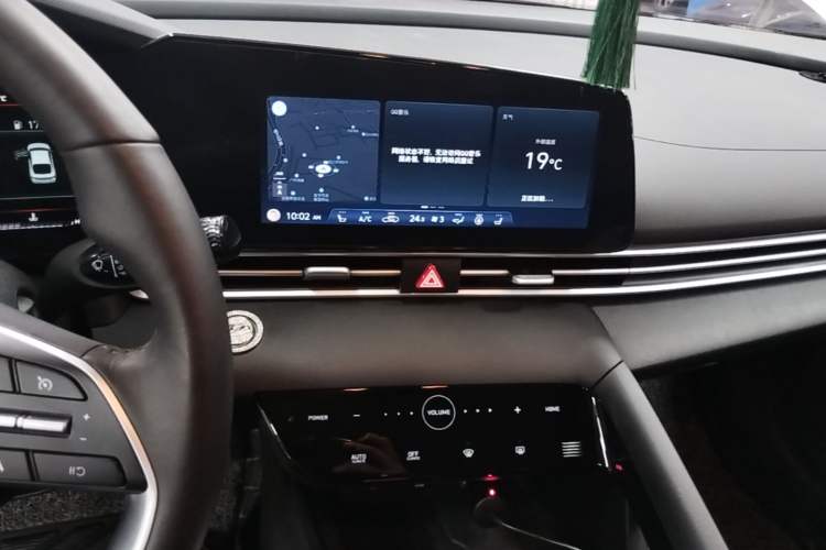 Used Hyundai Elantra 2022 1.5L CVT LUX Prestige Edition Audio And AC Panel