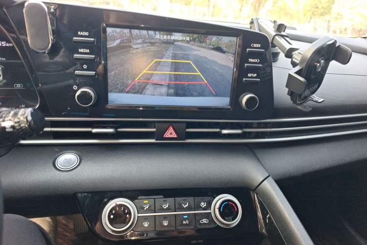 Used Hyundai Elantra 2022 1.5L CVT GLX Elite Edition Audio And AC Panel