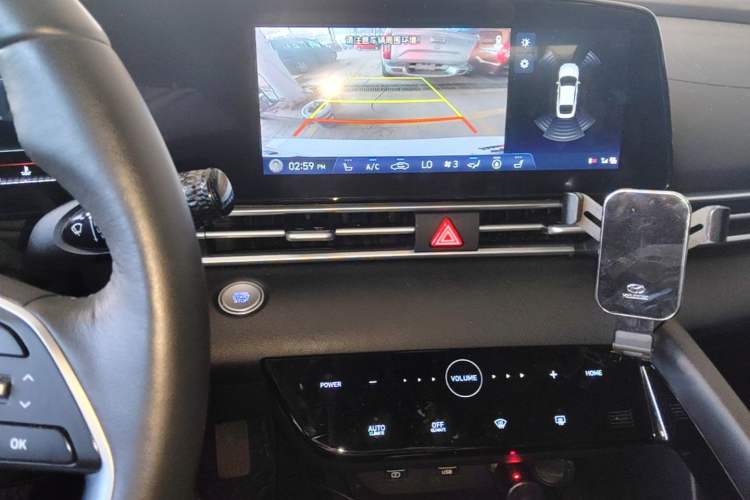 Used Hyundai Elantra 2022 1.5L CVT GLX Elite Edition Audio And AC Panel