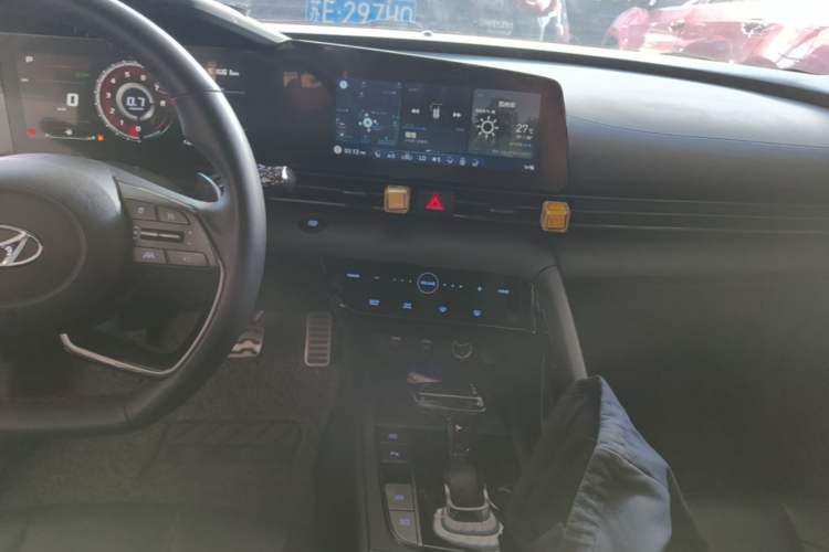 Used Hyundai Elantra 2022 240TGDi DCT LUX Prestige Edition Audio And AC Panel