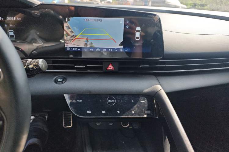 Used Hyundai Elantra 2022 240TGDi DCT LUX Prestige Edition Audio And AC Panel