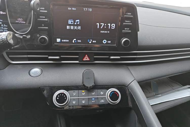 Used Hyundai Elantra 2022 1.5L CVT GLX Elite Edition Audio And AC Panel