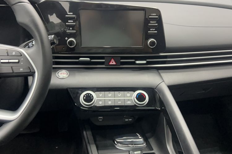 Used Hyundai Elantra 2022 1.5L CVT GLX Elite Edition Audio And AC Panel