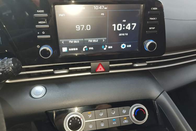 Used Hyundai Elantra 2022 1.5L CVT GLX Elite Edition Audio And AC Panel