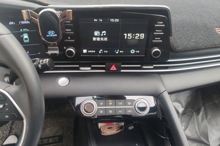 Used Hyundai Elantra 2022 1.5L CVT GLX Elite Edition Audio And AC Panel