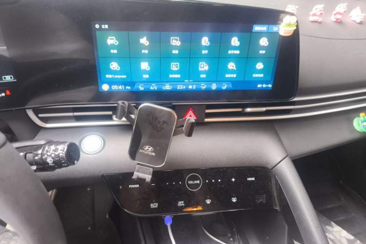 Used Hyundai Elantra 2022 1.5L CVT LUX Prestige Edition Audio And AC Panel