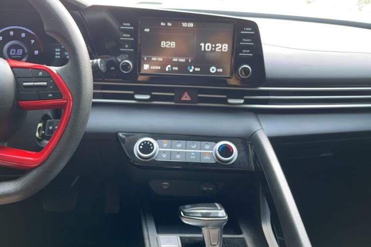 Used Hyundai Elantra 2022 1.5L CVT GLS Leading Edition Audio And AC Panel