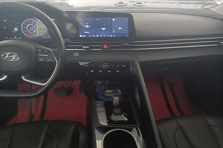 Used Hyundai Elantra 2022 1.5L CVT LUX Prestige Edition Audio And AC Panel