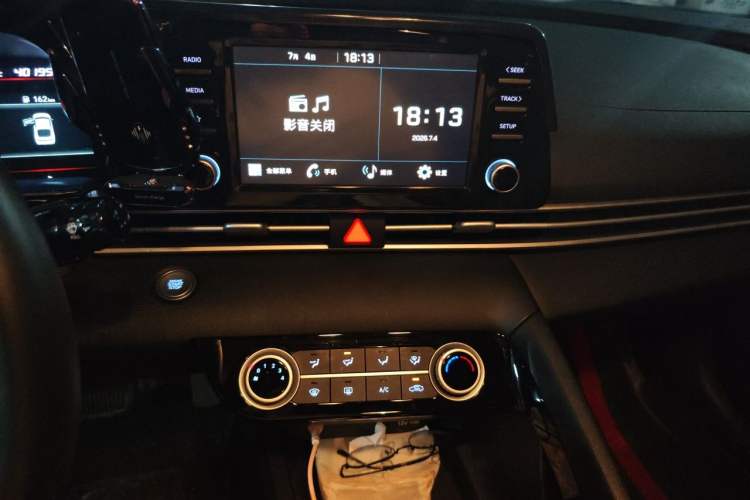 Used Hyundai Elantra 2022 1.5L CVT GLX Elite Edition Audio And AC Panel