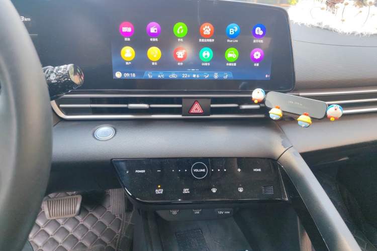 Used Hyundai Elantra 2022 1.5L CVT LUX Prestige Edition Audio And AC Panel