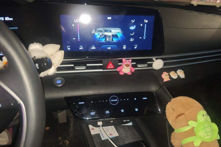 Used Hyundai Elantra 2022 1.5L CVT LUX Prestige Edition Audio And AC Panel