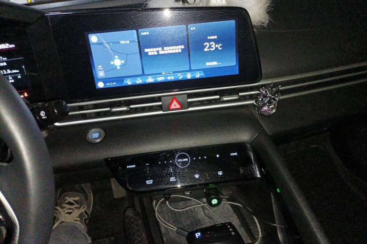 Used Hyundai Elantra 2022 1.5L CVT LUX Prestige Edition Audio And AC Panel