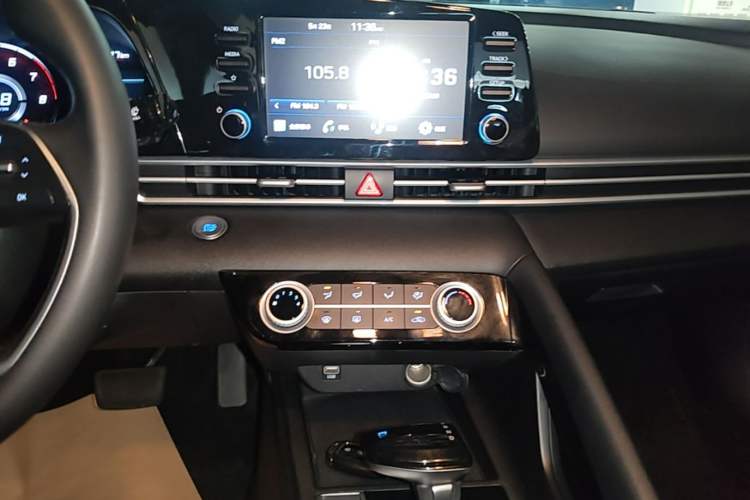 Used Hyundai Elantra 2022 1.5L CVT GLX Elite Edition Audio And AC Panel