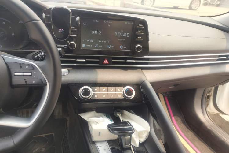 Used Hyundai Elantra 2022 1.5L CVT GLX Elite Edition Audio And AC Panel