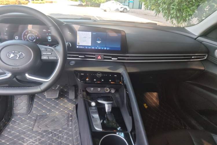 Used Hyundai Elantra 2022 1.5L CVT LUX Prestige Edition Audio And AC Panel