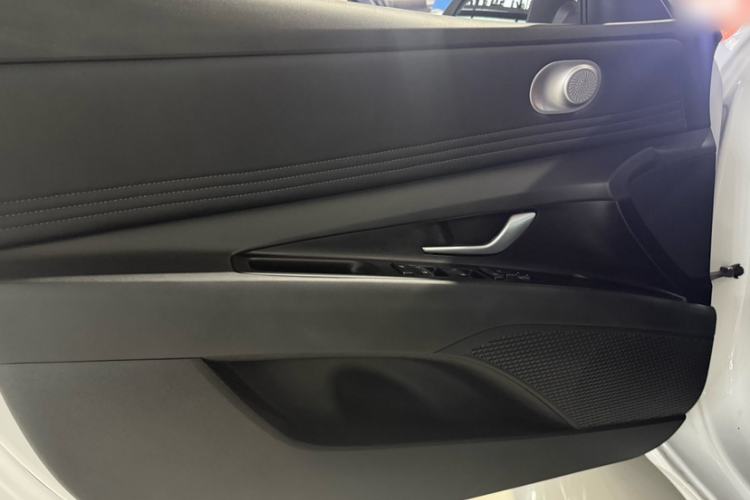 Used Hyundai Elantra 2022 1.5L CVT LUX Prestige Edition Audio And AC Panel