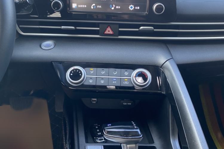 Used Hyundai Elantra 2022 1.5L CVT GLX Elite Edition Audio And AC Panel