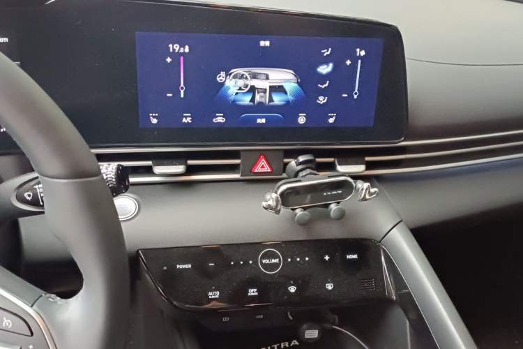 Used Hyundai Elantra 2022 1.5L CVT LUX Prestige Edition Audio And AC Panel