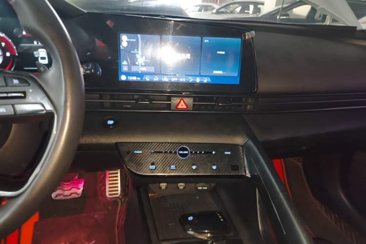 Used Hyundai Elantra 2022 240TGDi DCT LUX Prestige Edition Audio And AC Panel