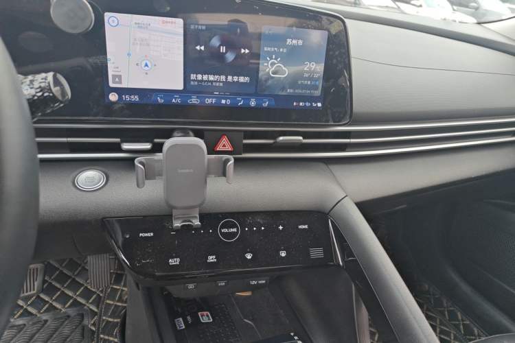 Used Hyundai Elantra 2022 1.5L CVT LUX Prestige Edition Audio And AC Panel
