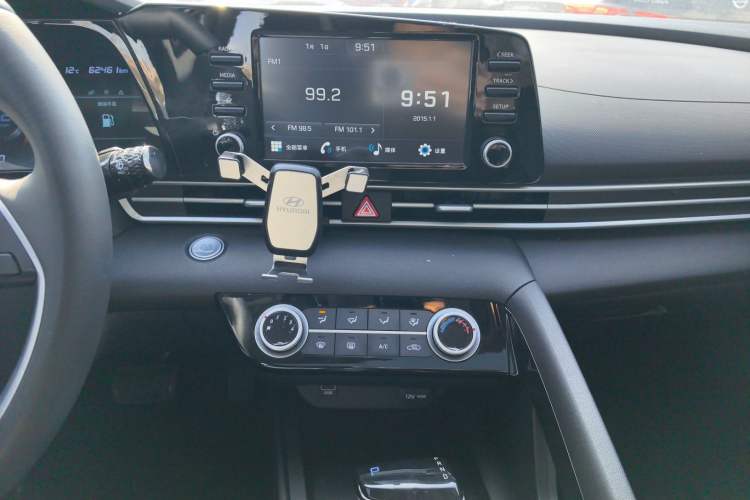 Used Hyundai Elantra 2022 1.5L CVT GLX Elite Edition Audio And AC Panel