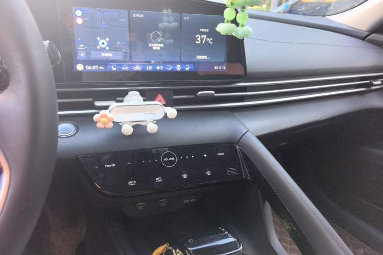 Used Hyundai Elantra 2022 1.5L CVT LUX Prestige Edition Audio And AC Panel