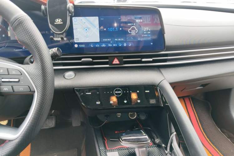 Used Hyundai Elantra 2022 1.5L CVT LUX Prestige Edition Audio And AC Panel