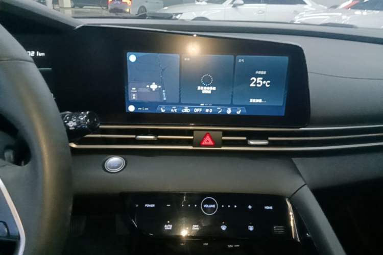 Used Hyundai Elantra 2022 1.5L CVT LUX Prestige Edition Audio And AC Panel