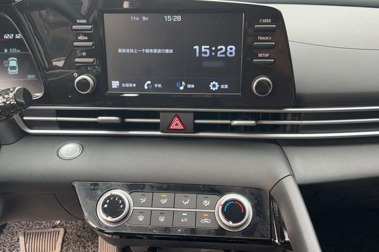 Used Hyundai Elantra 2022 1.5L CVT GLX Elite Edition Audio And AC Panel