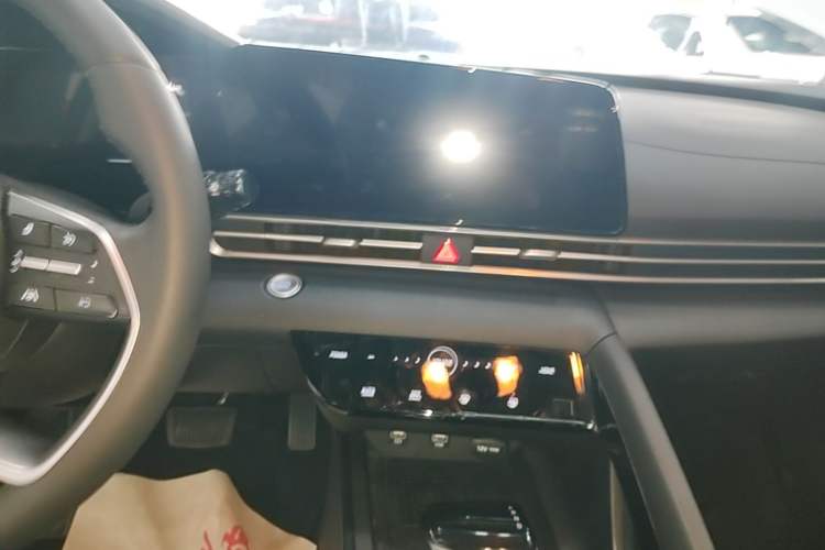 Used Hyundai Elantra 2022 1.5L CVT LUX Prestige Edition Audio And AC Panel