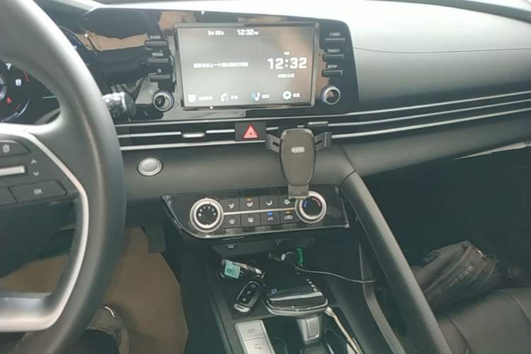 Used Hyundai Elantra 2022 1.5L CVT GLX Elite Edition Audio And AC Panel