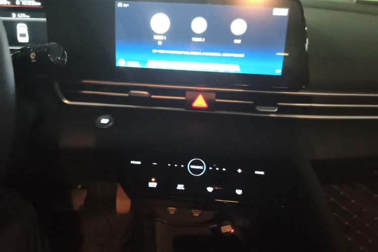 Used Hyundai Elantra 2022 1.5L CVT LUX Prestige Edition Audio And AC Panel