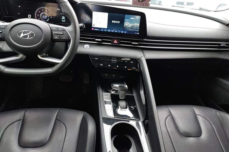 Used Hyundai Elantra 2022 1.5L CVT LUX Prestige Edition Audio And AC Panel