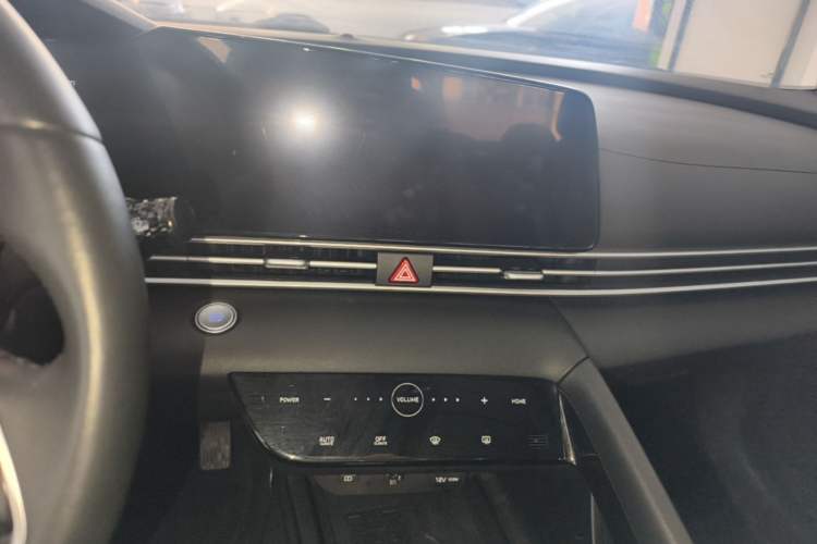 Used Hyundai Elantra 2022 1.5L CVT LUX Prestige Edition Audio And AC Panel