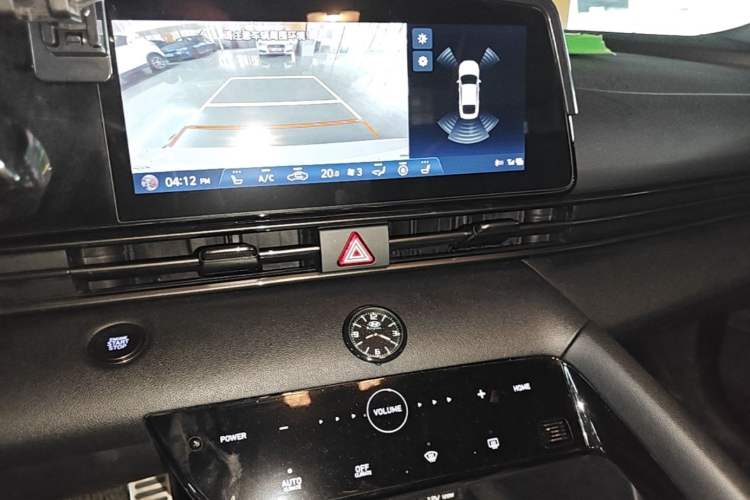 Used Hyundai Elantra 2022 240TGDi DCT LUX Prestige Edition Audio And AC Panel