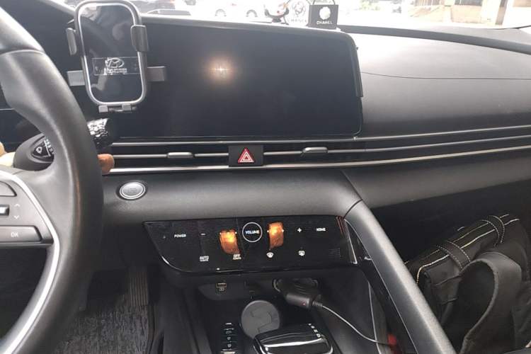 Used Hyundai Elantra 2022 1.5L CVT GLX Elite Edition Audio And AC Panel