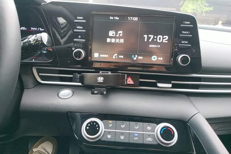 Used Hyundai Elantra 2022 1.5L CVT GLX Elite Edition Audio And AC Panel