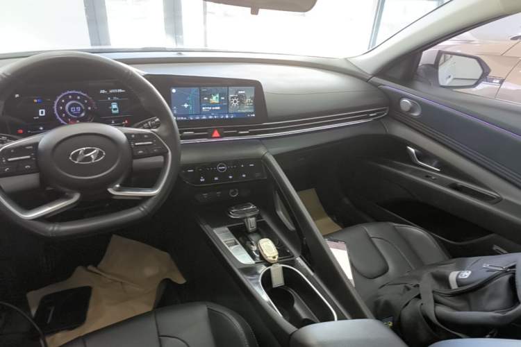 Used Hyundai Elantra 2022 1.5L CVT LUX Prestige Edition Audio And AC Panel