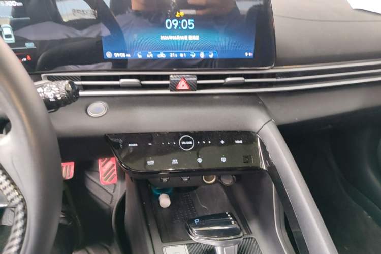 Used Hyundai Elantra 2022 1.5L CVT LUX Prestige Edition Audio And AC Panel