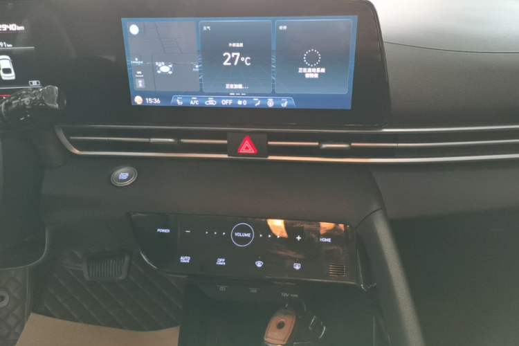 Used Hyundai Elantra 2022 1.5L CVT LUX Prestige Edition Audio And AC Panel