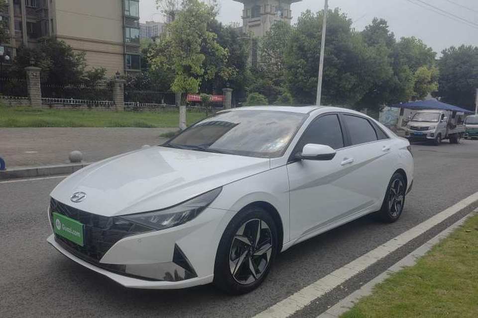 Hyundai Elantra 2022