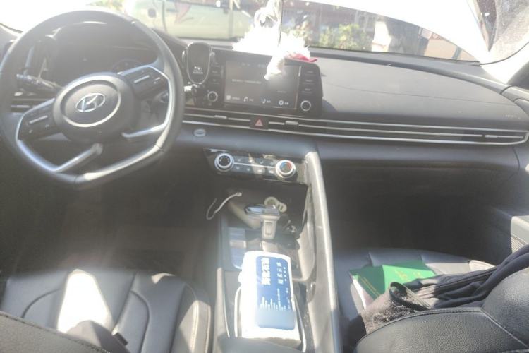 Used Hyundai Elantra 2022 1.5L CVT GLX Elite Edition Center Console