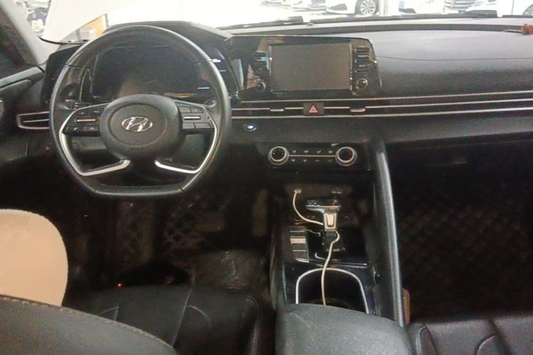 Used Hyundai Elantra 2022 1.5L CVT GLX Elite Edition Center Console