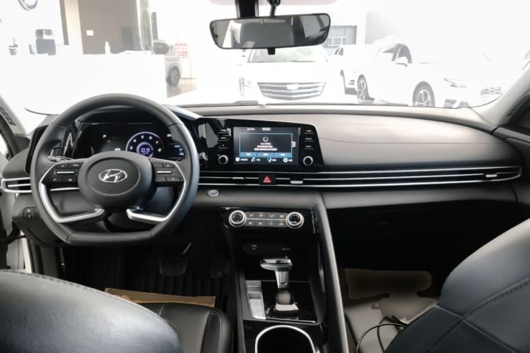 Used Hyundai Elantra 2022 1.5L CVT GLX Elite Edition Center Console