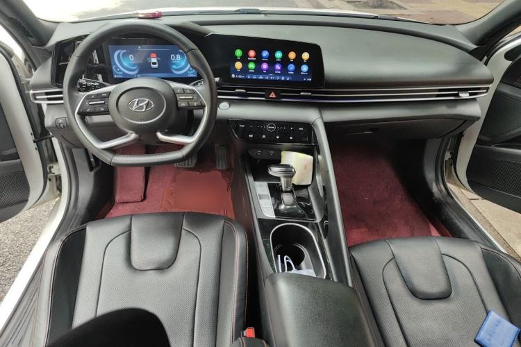 Used Hyundai Elantra 2022 1.5L CVT 20th Anniversary Edition Center Console